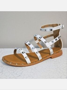 Tahari Girls White Studded Gladiator Sandals, Size 2 ~ EUC